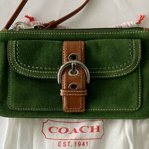 y2k Rare Vintage Green Suede COACH SoHo Buckle Wristlet Wallet One Owner Clean